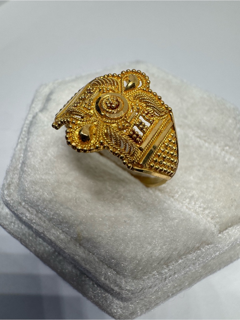 Vintage 21K Gold Ring 3.4 grams Size 8 | Solid Yellow Gold Jewelry - Picture 6 of 17